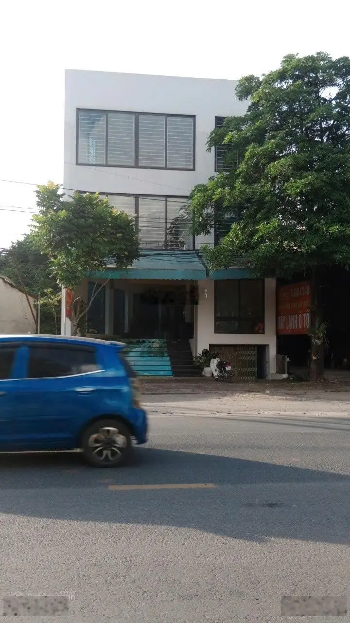 Cần bán lô góc 2 mặt tiền sẵn nhà 3 tầng bám Quốc lộ 6 TT Lương Sơn, giá 12 tỷ