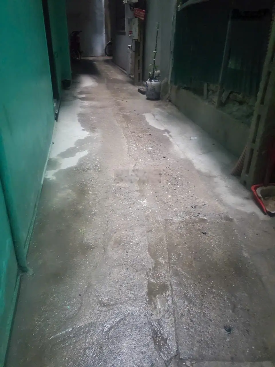 Nguyễn Công Trứ 36m 4 tầng cũ xác định bân đất , ngõ 2 xe máy , 15m ra mặt phố.