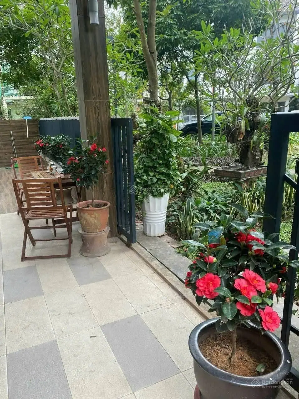 Bán bt gamura. lô góc 3 thoáng, dt,191m x 4 tầng. 5 ngủ. wieu vườn hoa. sổ vuông. giá, 59 tỷ