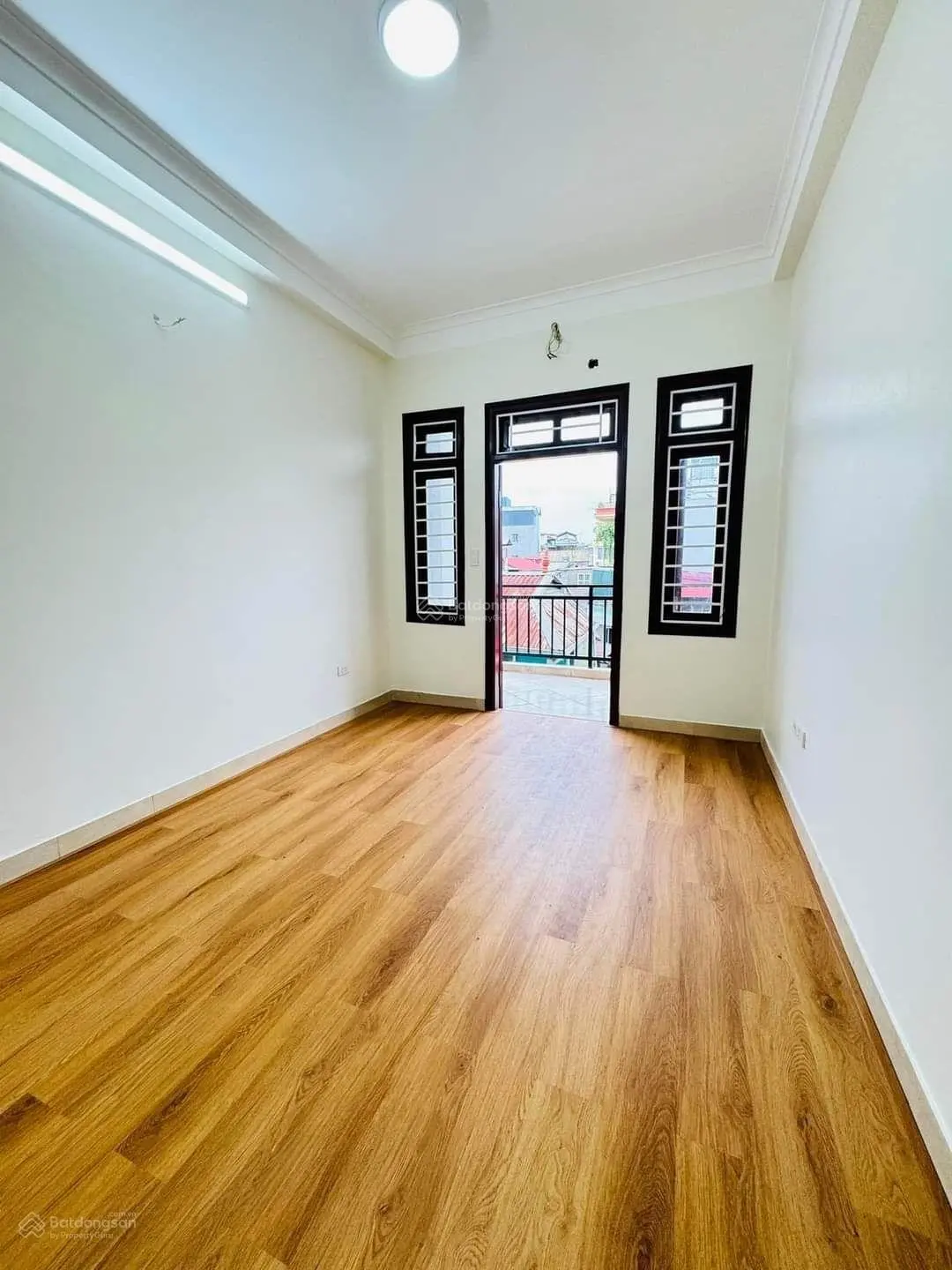Chính chủ bán nhà Hai Bà Trưng, DT 40m2, nhỉnh 7 tỷ, ô tô đỗ cửa, ô tô vào nhà, lô góc, ngõ thông