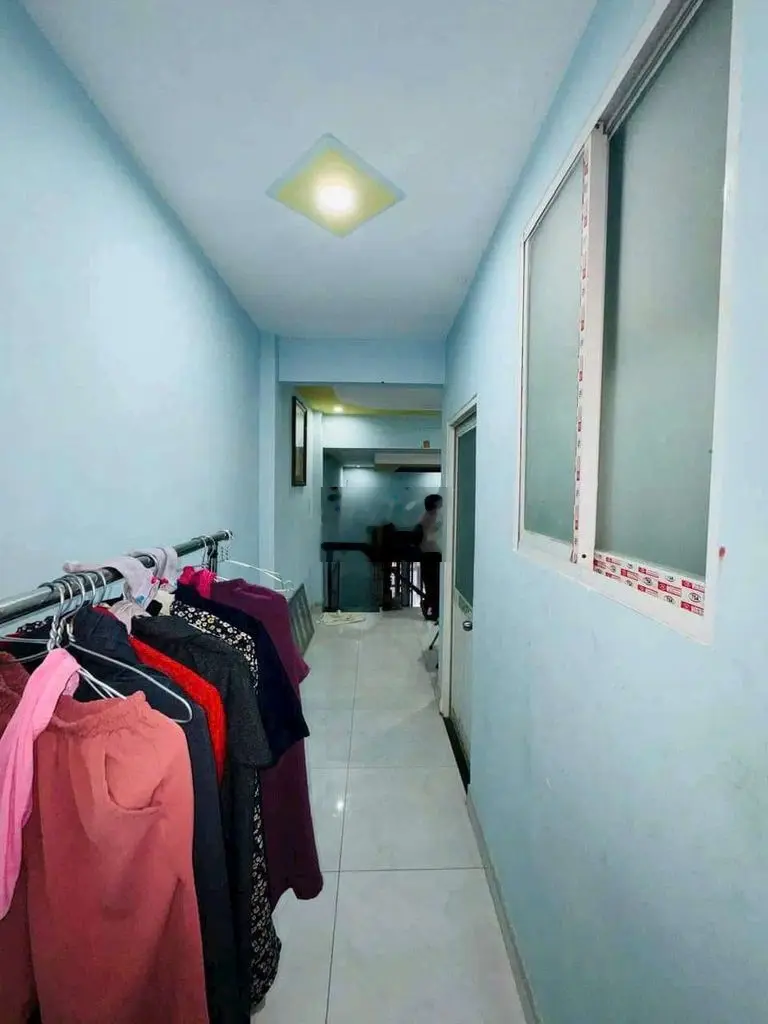Nhà giáp TTHC Dĩ An sổ riêng full thổ cư, chợ trường xung quanh