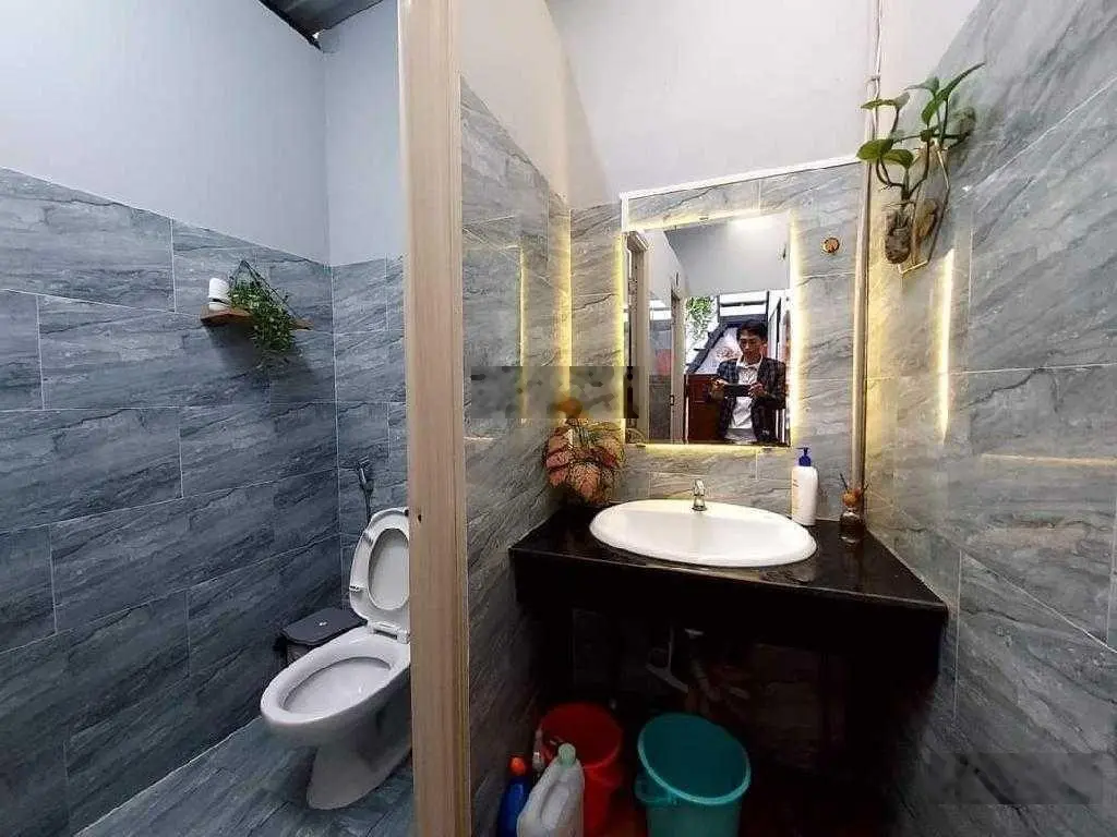 Mặt tiền Nguyên Hồng, ngang 7m, diện tích 145m2, đang cho thuê mặt bằng 30tr/tháng