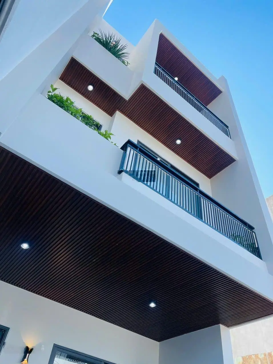 Bán nhà mới khu tái định cư p10 . Đường rộng 13 . Vỉa hè