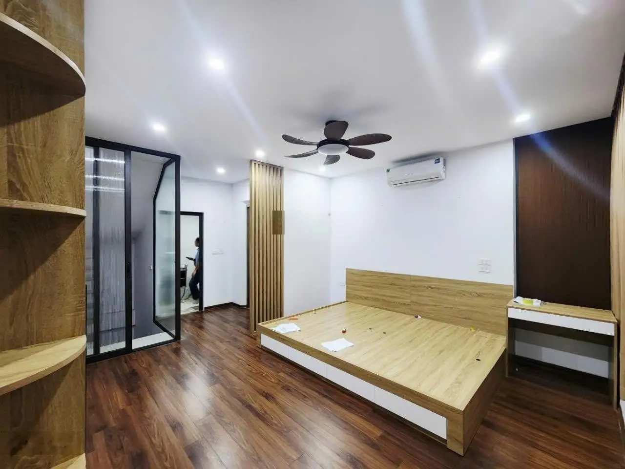 Lô góc - ô tô dừng đỗ 100 cái - gara ô tô - kinh doanh - văn phòng - tiện ích quanh nhà