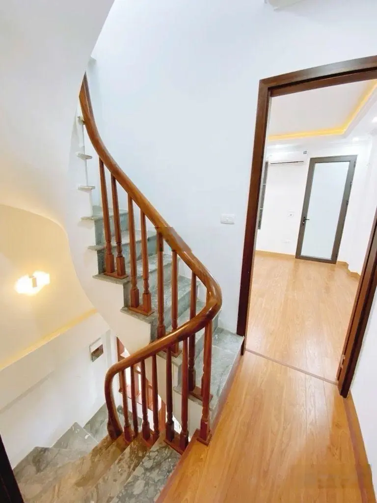 Bán gấp nhà phố đông thiên - 37m2 - 5 tầng - 4 ngủ - ngõ nông - 20m ra oto - 6.8tỷ