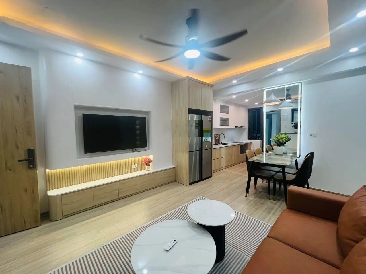 Chính chủ gửi bán căn hộ Nơ3 Bán đảo Linh Đàm, tầng thấp view thoáng, full nội thất 80m 3pn 2vs