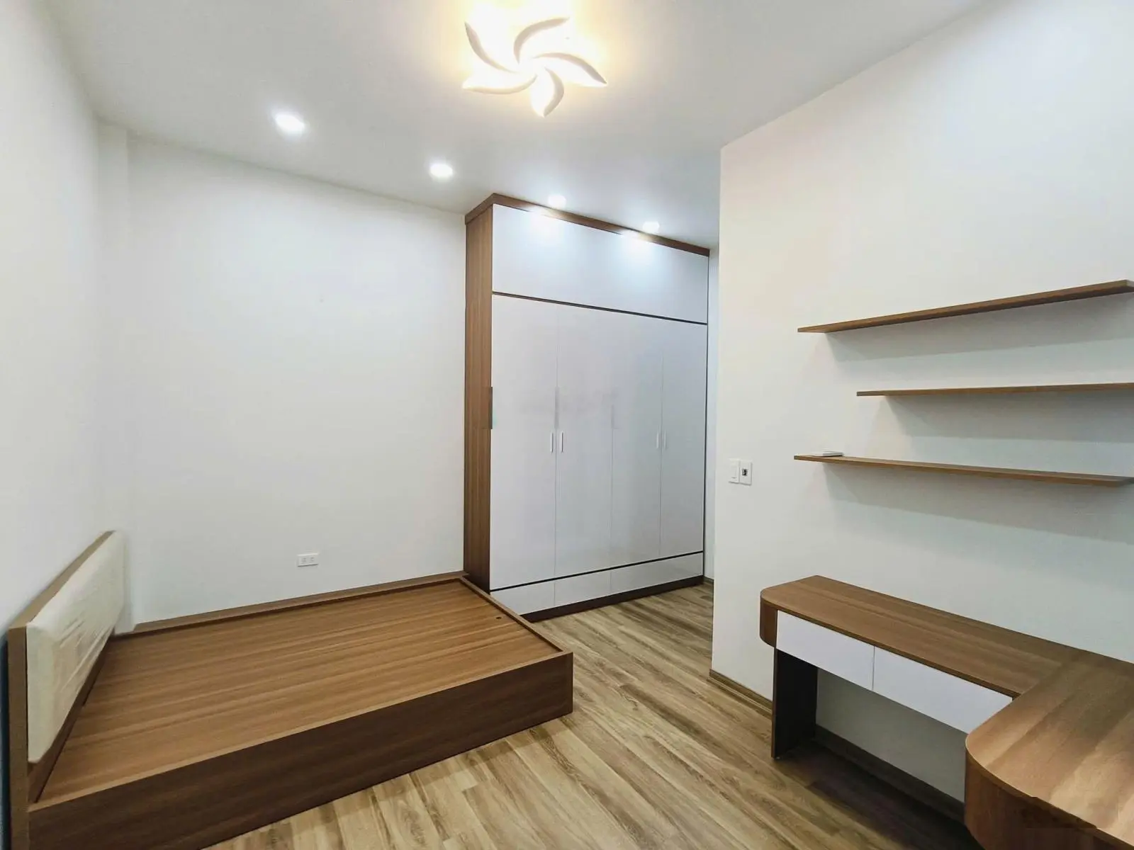Đẳng cấp! Nguyễn Phúc Lai - Phân lô - Ô tô - 43m2 - 4 tầng - 15.5 tỷ