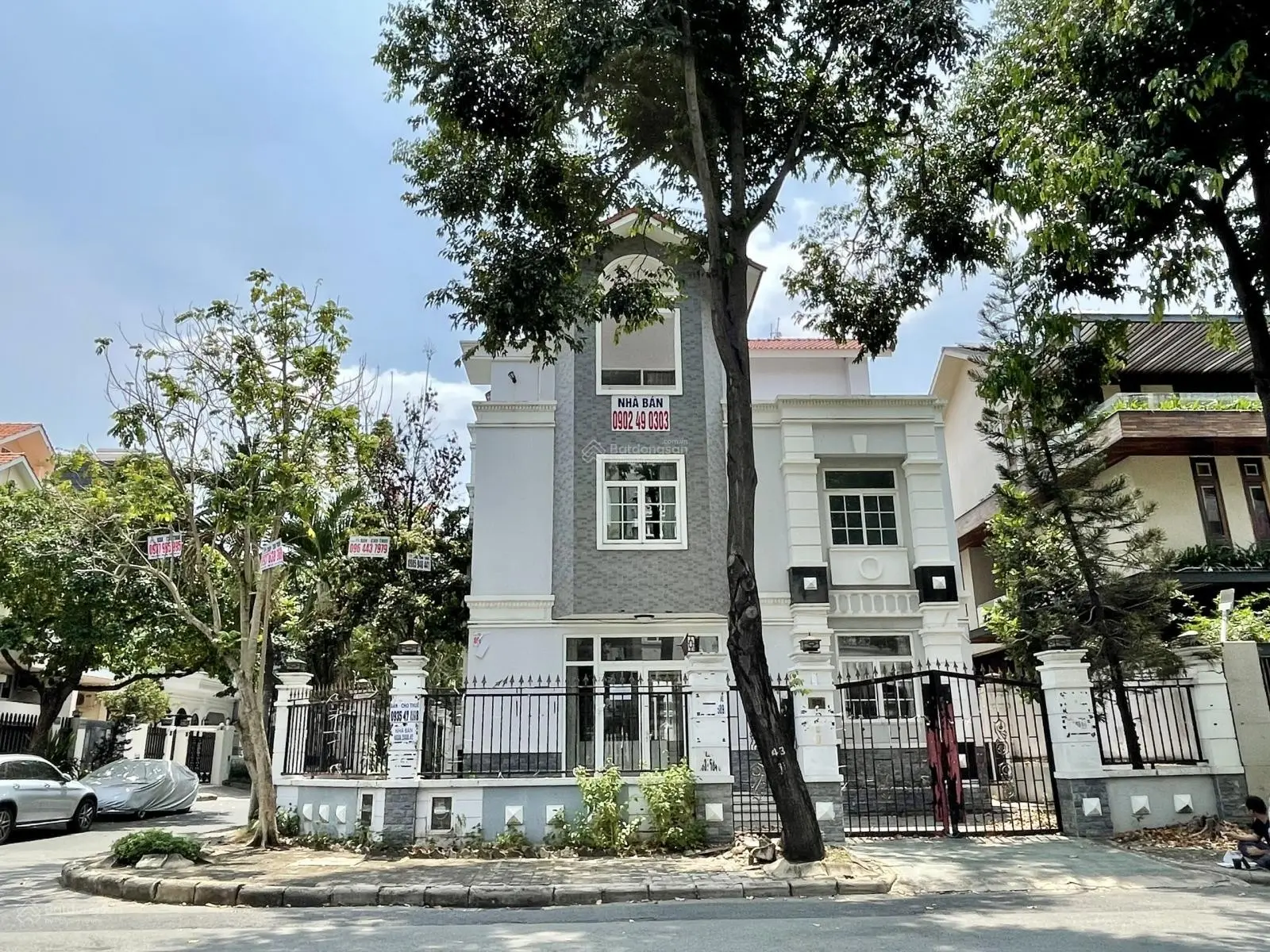 Siêu tốt bán nhà biệt thự góc 2 mặt tiền đường phạm thái bường phú mỹ hưng quận 7, 120 tỷ, 285m2