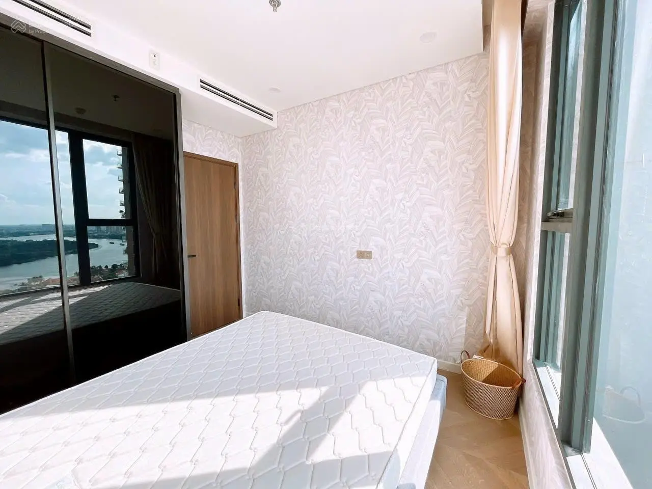 Chủ nhà cần tiền bán gấp căn 3PN Lumiere Riverside view sông tầng bao đẹp giá 12 tỷ. LH 0902 896 ***
