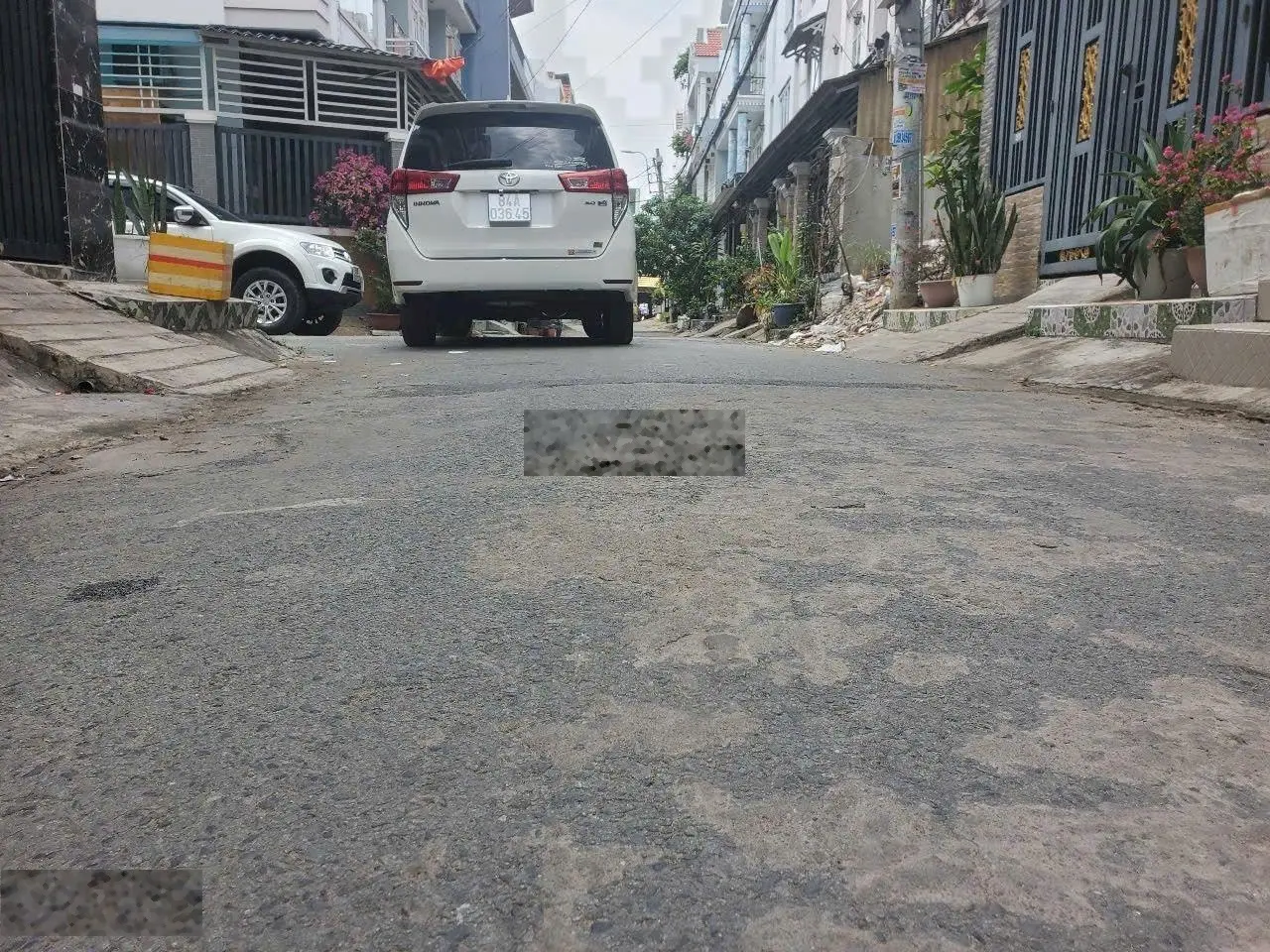 Bán nhà 4 tầng mặt tiền hẻm 67 Đào Tông Nguyên. Hẻm xe hơi 6 m thông tứ phía. Giá 5.3 tỷ tl