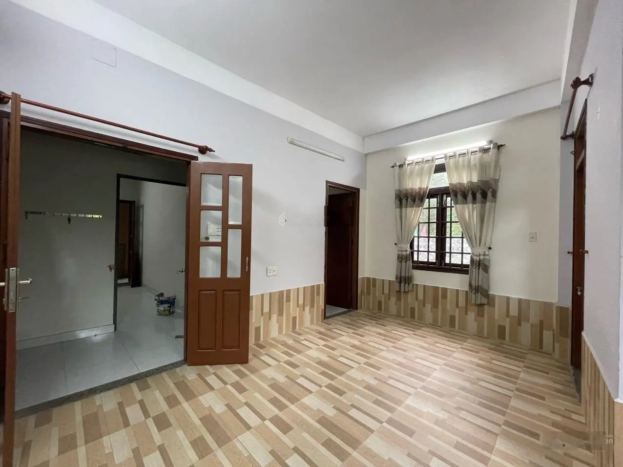 Bán gấp nhà 3 tầng ngang 7,5m MT Trưng Nữ Vương, đối diện trường học, cách sân bay 1km
