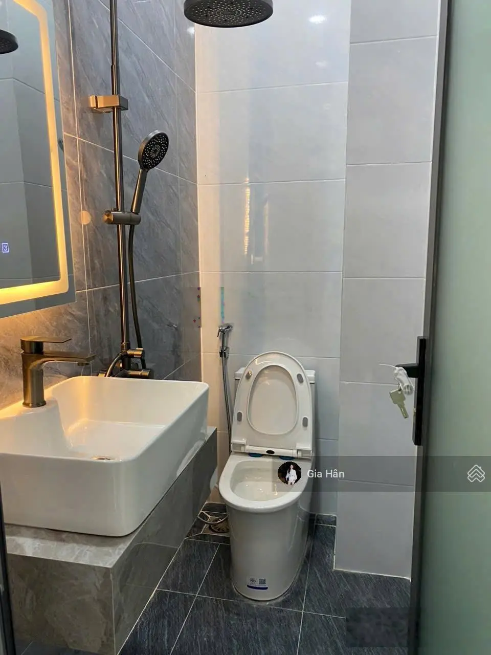 Cần xoay vốn 3 tỷ 050 - bán nhà 48.9m2 Phạm Văn Hai, Tân Bình. Xây 1 trệt 3 lầu. Gần mặt tiền CMT8