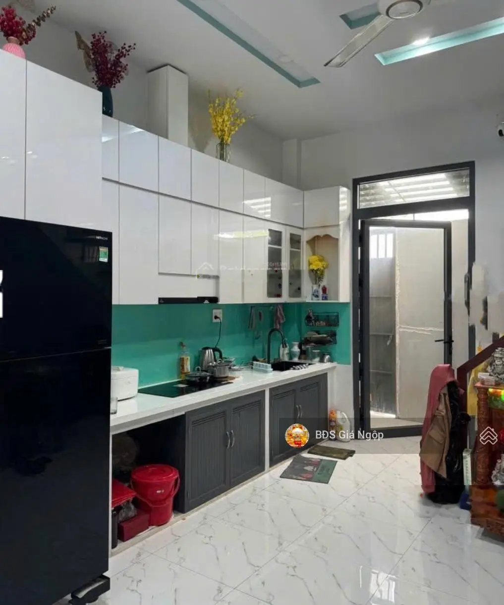 Nhà hiếm, 4 tầng, QL13 Cũ, gần Vạn Phúc city, đẹp lung linh, gần chợ, xe hơi tận cửa.Sổ đẹp