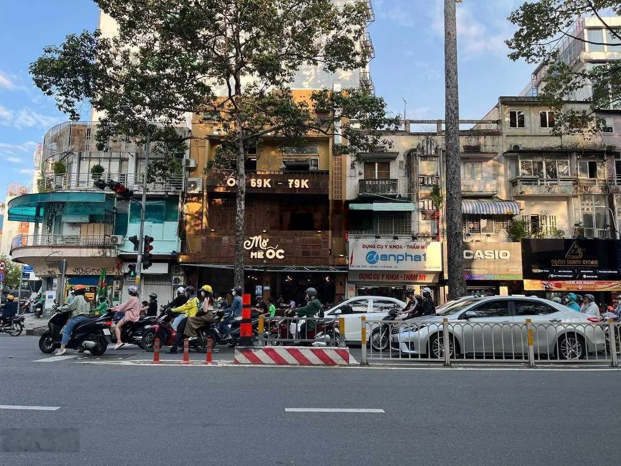 Bán nhà mặt tiền ngay Trần Hưng Đạo, Quận 1. DT 4 x 18m. 5 tầng. Giá 39.9 tỷ