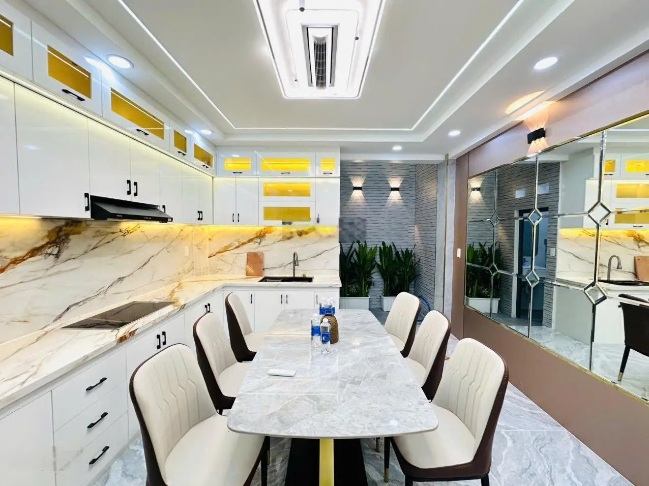 Nhà phố 4m x 15m.Xây 1 lửng 2 lầu full nội thất hẻm 8m gần mặt tiền đường Lâm Thị Hố