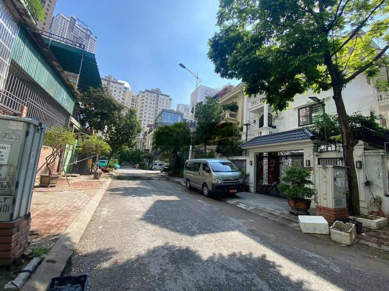 Bán biệt thự Văn Khê 165m2, 3 tầng, 10m, kinh doanh, làm văn phòng hay ở đều phù hợp giá hơn 30 tỷ
