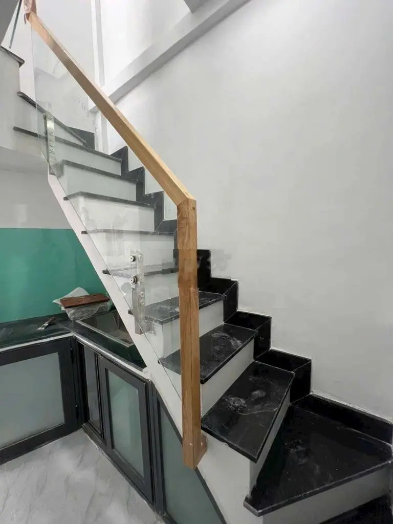 Nhà Đẹp 2 Lầu Cách Mặt Tiền Vĩnh Khánh 1 Căn Nhà Q4