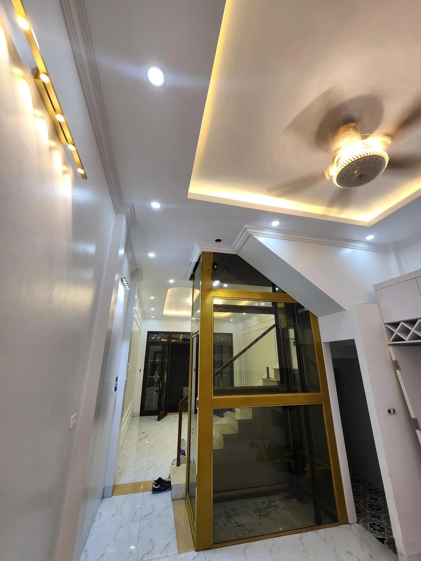 Đống Đa, Trung Liệt 40/50m2, 5 tầng, 4m mặt tiền, phân lô, thang máy, ô tô -Lh Giang 0979388189