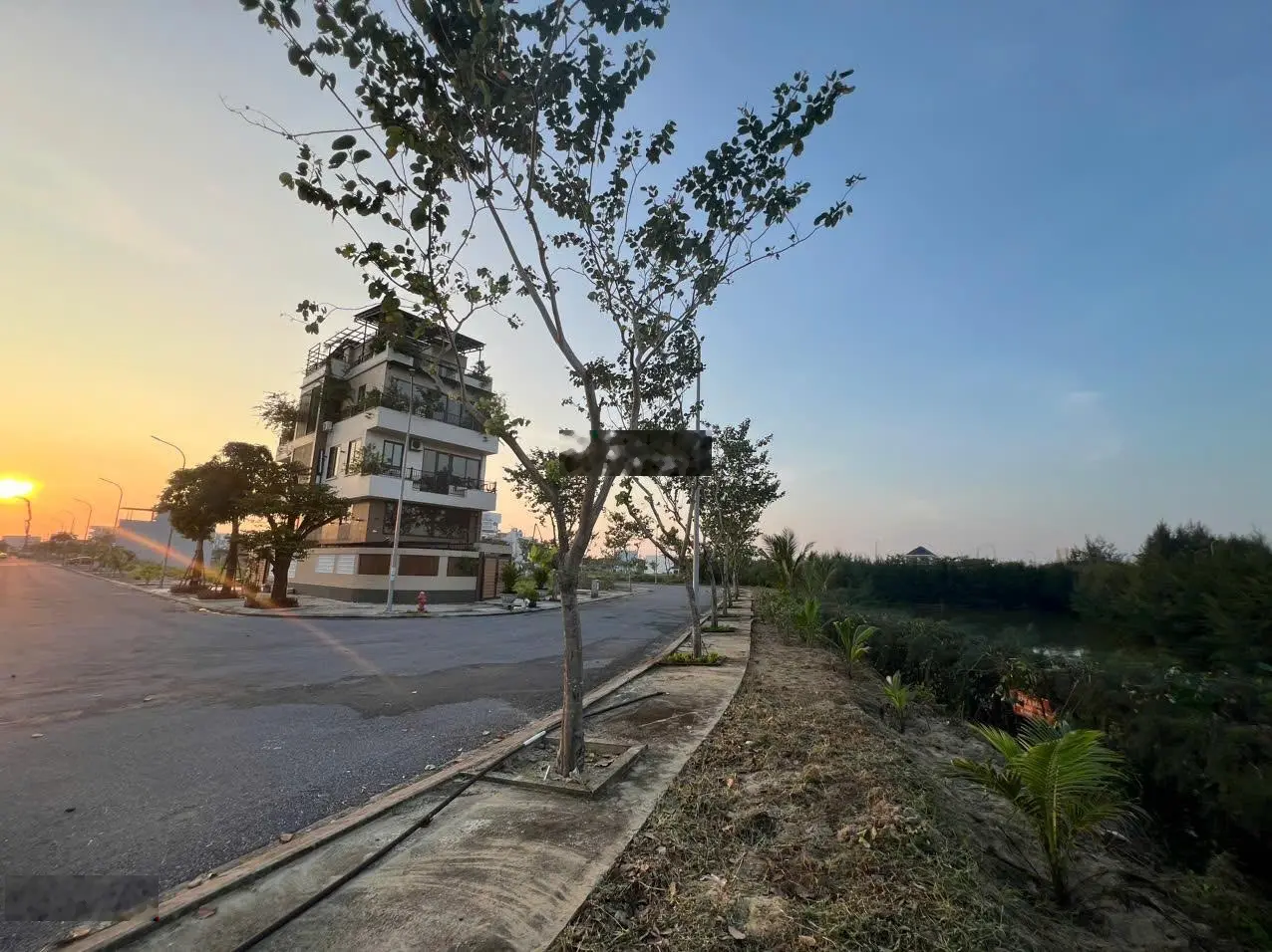 Bán lô đất 165m ngang 8m khu đô thị FPT view kênh, gần trường đại học, Ngũ Hành Sơn, giá rẻ 4,7x tỷ