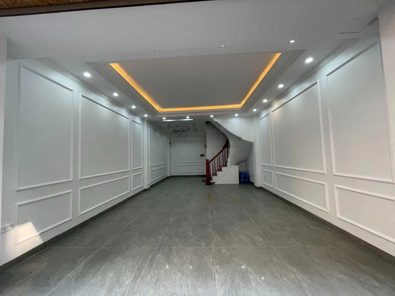 Mặt ngõ ô tô, có ô chờ thang máy, 42m2 x 5 tầng cực đẹp, cách mặt phố 20m, Nhật Tảo, Bắc Từ Liêm