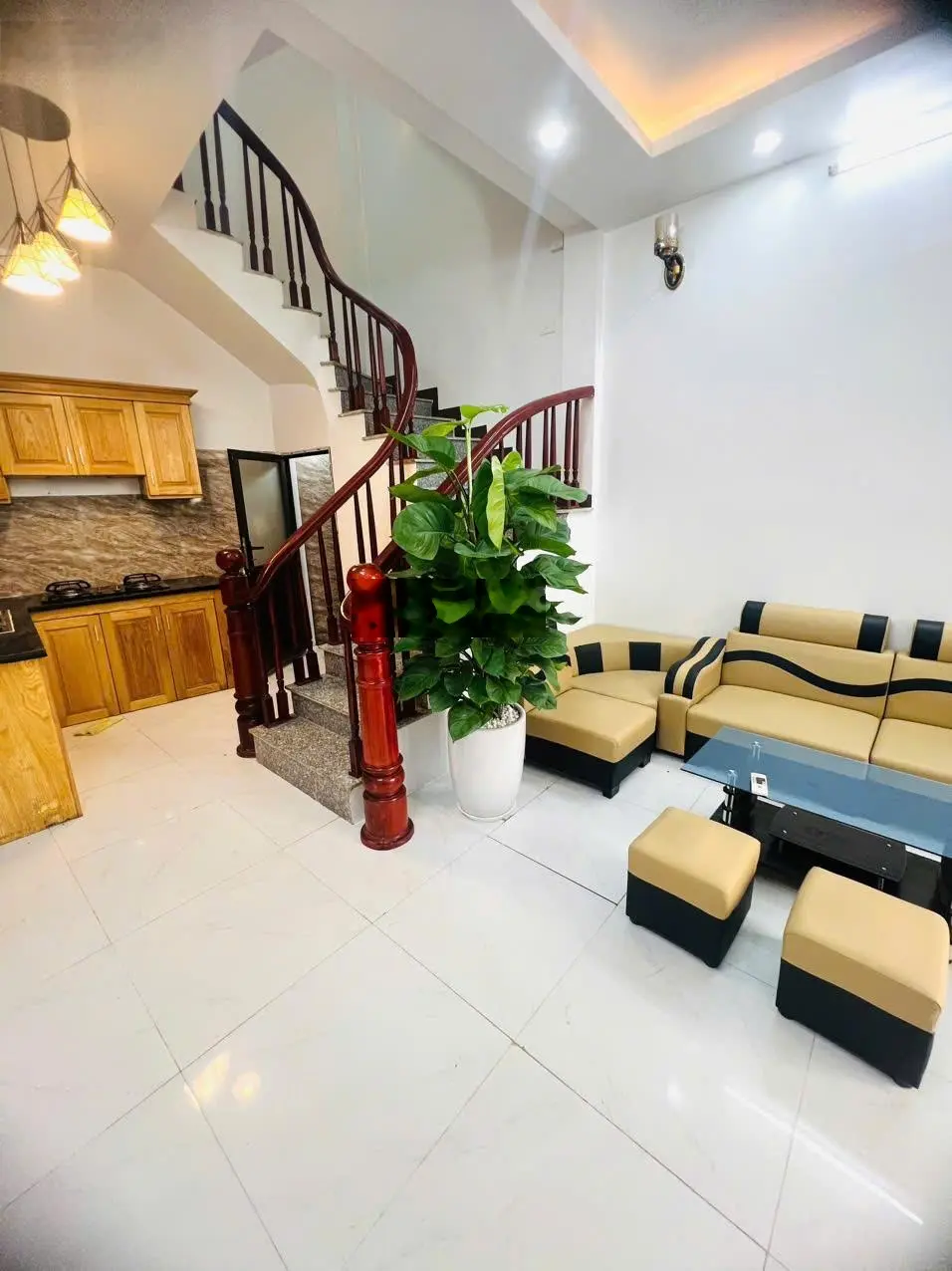 NHỈNH 2 TỶ CÓ NHÀ YÊN NGHĨA 32M2.4 TẦNG.LÔ GÓC ĐẸP, NGÕ RỘNG THÔNG THOÁNG, FULL NỘI THẤT ĐẾN Ở LUÔN