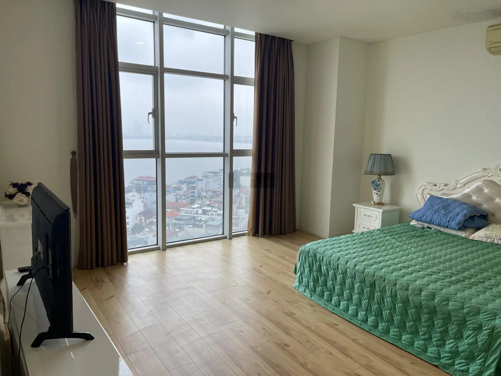 Bán căn hộ view triệu đô ngắm trọn hồ Tây tầm nhìn 180 độ, full nội thất cao cấp, thiết kế đẹp, 4PN