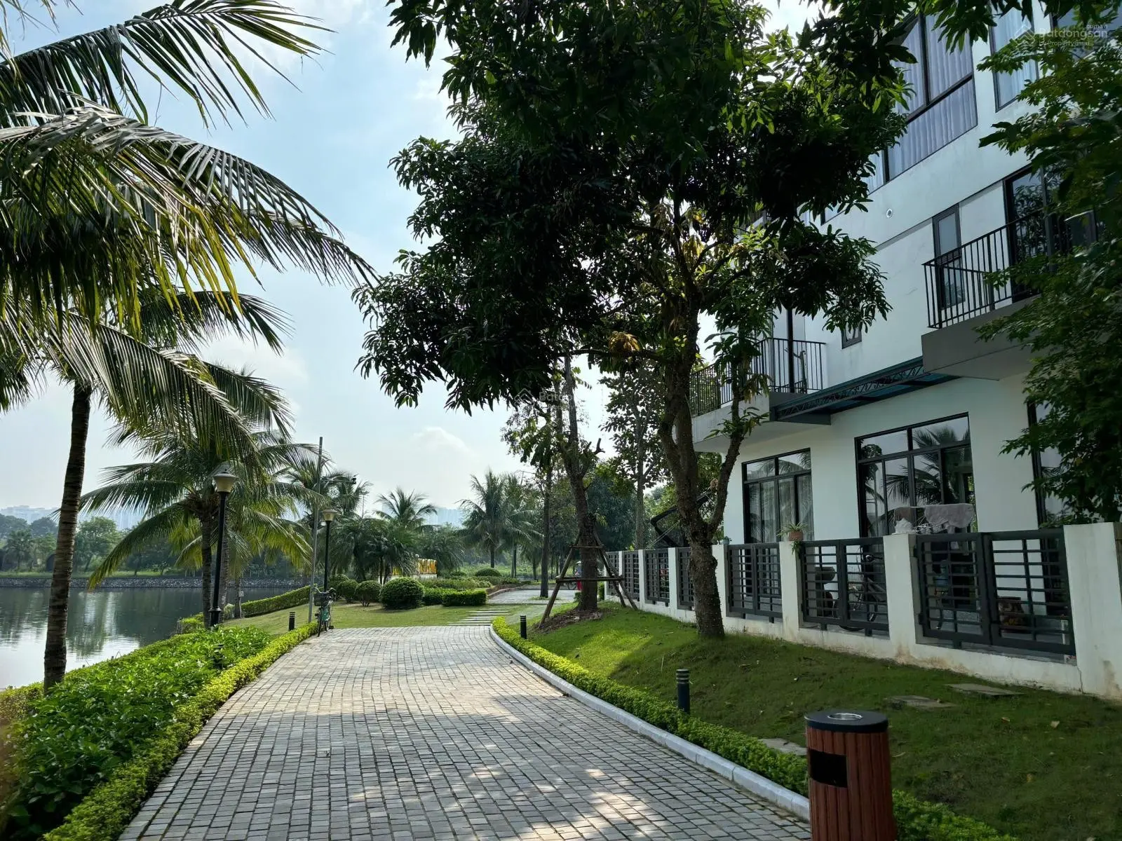 Chính chủ gửi bán biệt thự có hầm - kđt vinhomes thăng long
