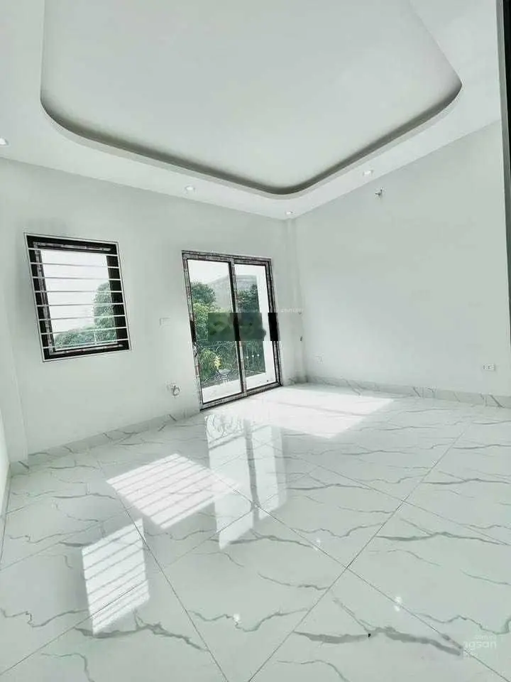 DT 38m2 3 tầng ô tô đến cửa. Thoáng trước sau Có sân để xe. Cách Hà Đông 1km