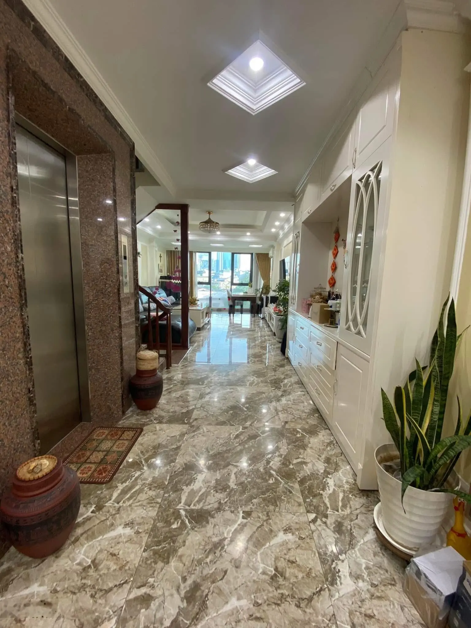Chủ cần tiền bán gấp hạ 2 tỷ nhà Trung Kính, Cầu Giấy 7T thang máy 10m ra phố dân xây TK hiện đại