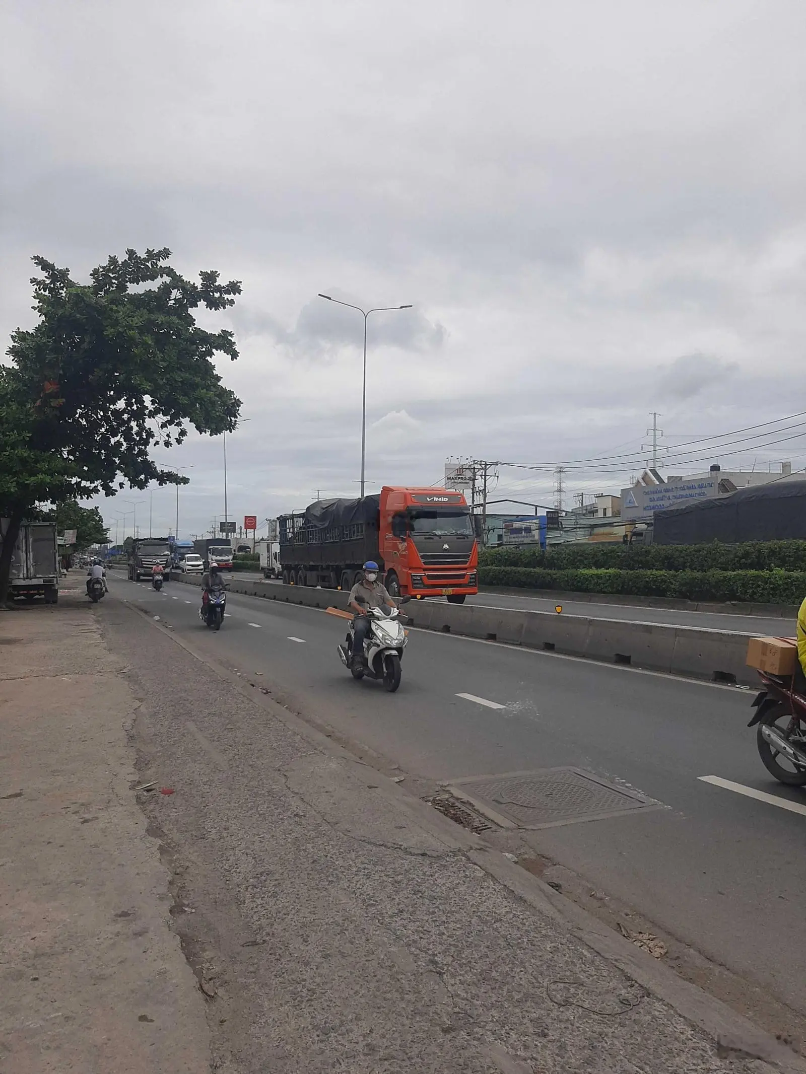 Hiếm - bán nhà xưởng mặt tiền - Quốc Lộ 1A ( Xa Lộ Đại Hàn) - 2634m2 ( 60 x 44) - 25 triệu/m2