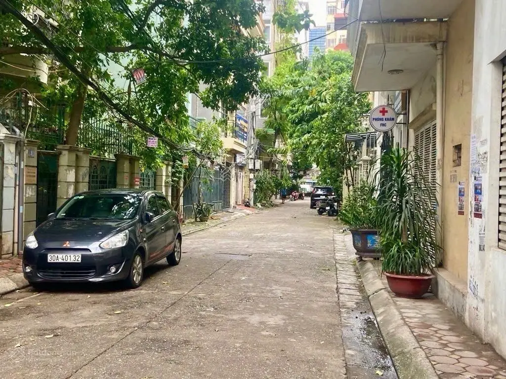 Bán nhà phố Lạc Trung - Phân lô cán bộ - Ô tô tránh nhau - 70m2 - 4PN. Giá: 20,5 tỷ. LH: 0779 548 ***