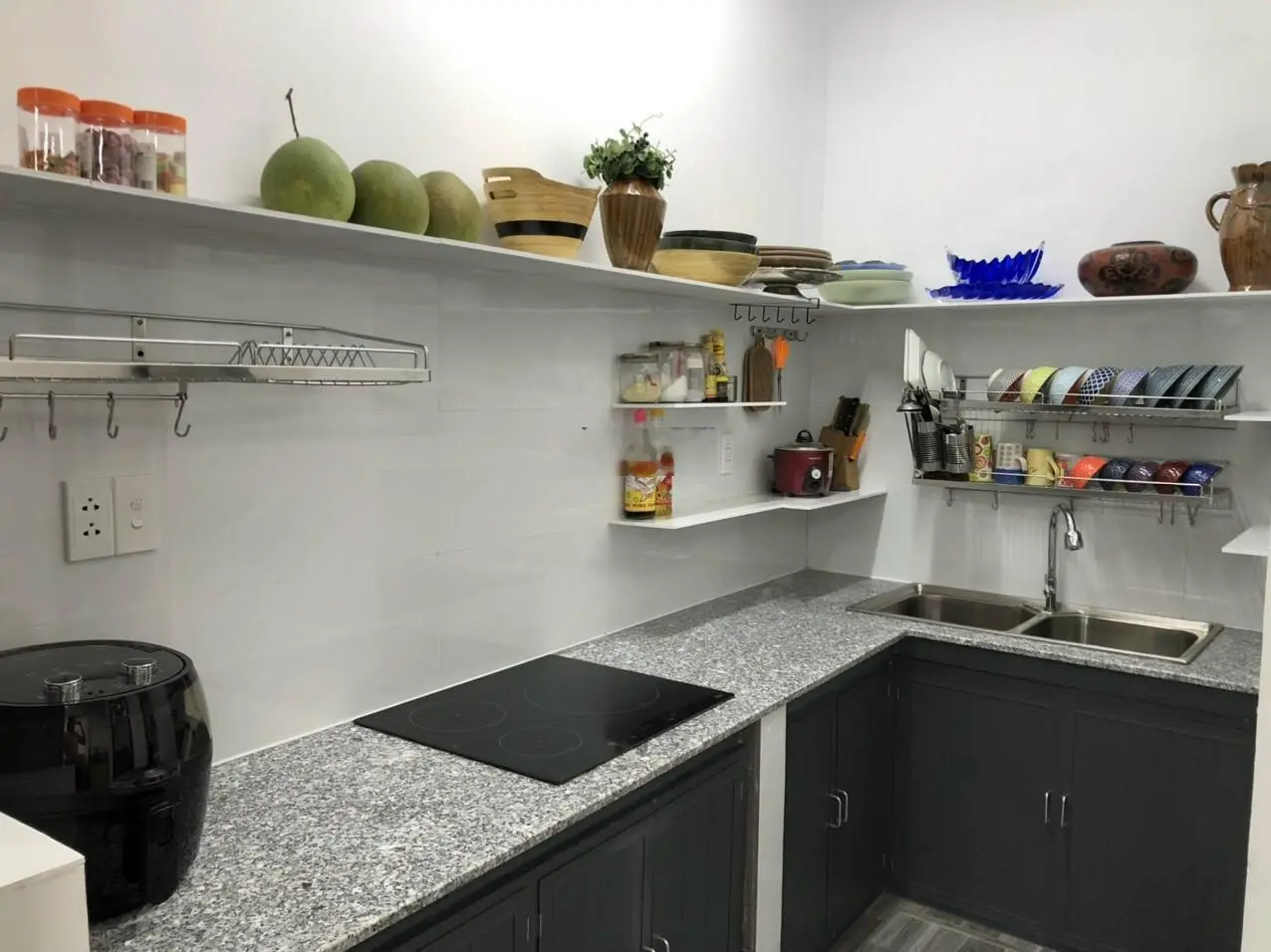 Bán nhà đường Xuân Thủy giá 12 tỷ, vị trí gần Katinat Xuân Thủy 0909 924 ***