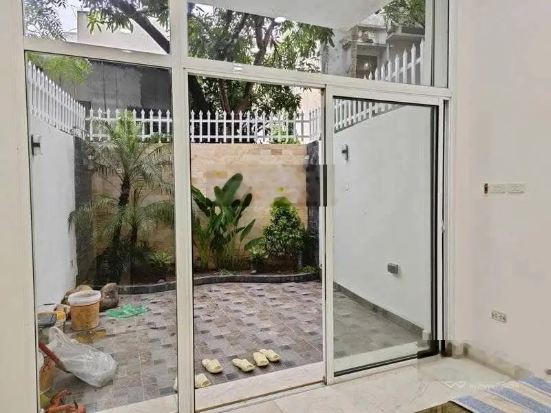 Vip Ba Đình - Khu nhiều toà VP Đại Sứ Quán -thiết kế hiện đại - ôtô dừng đỗ vào nhà - 2 sân thoáng