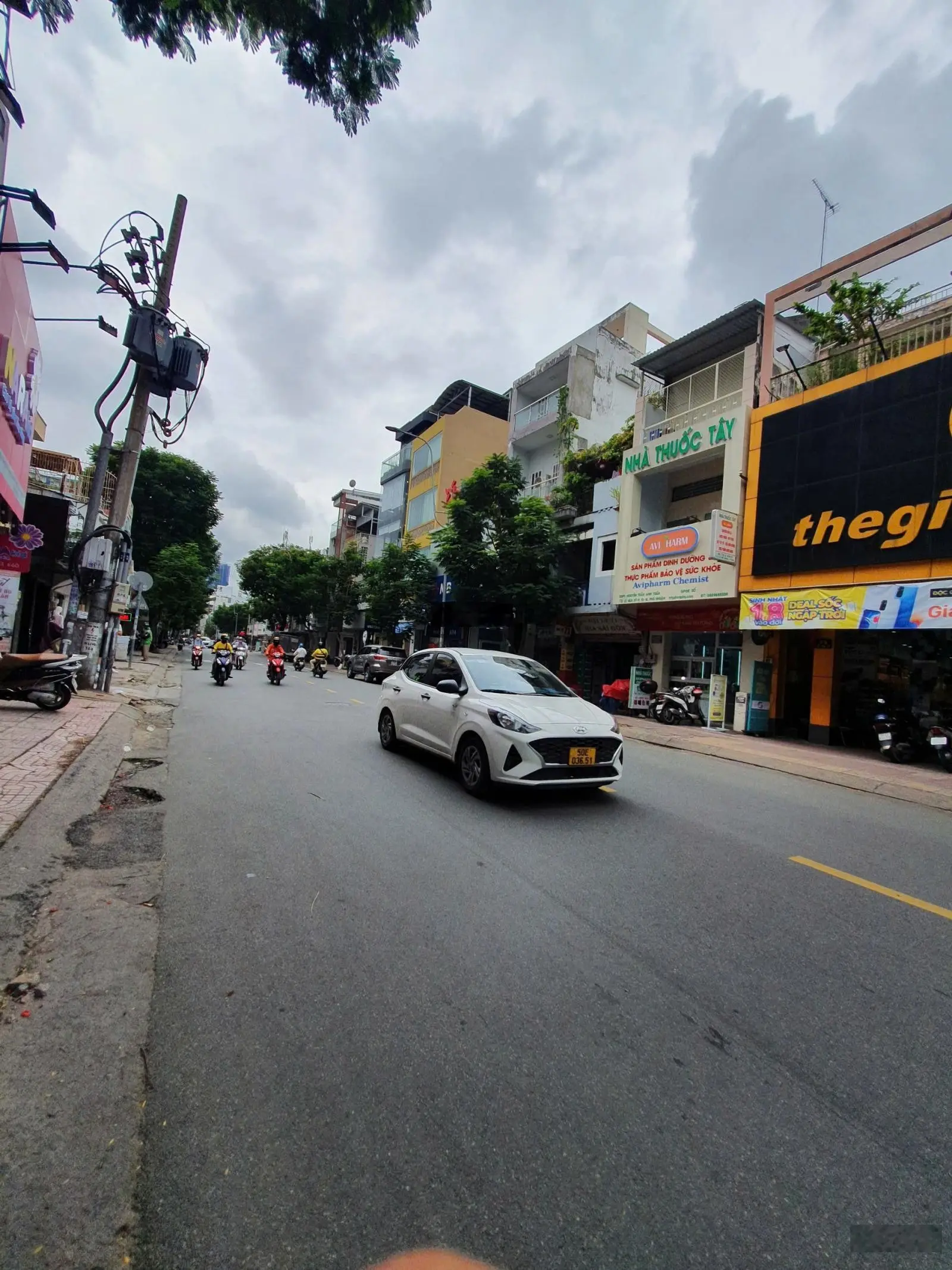 Cần bán Nhà phố MT Lê Văn Sỹ P13, Q.Phú Nhuận. DT: 4.1x24m, Gía bán 31,5 TỶ