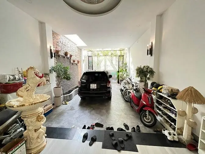 Giá RẺ 25 tỷ! Bán nhà hẻm 8m Đ. Phổ Quang Q. Tân Bình 5*24m.