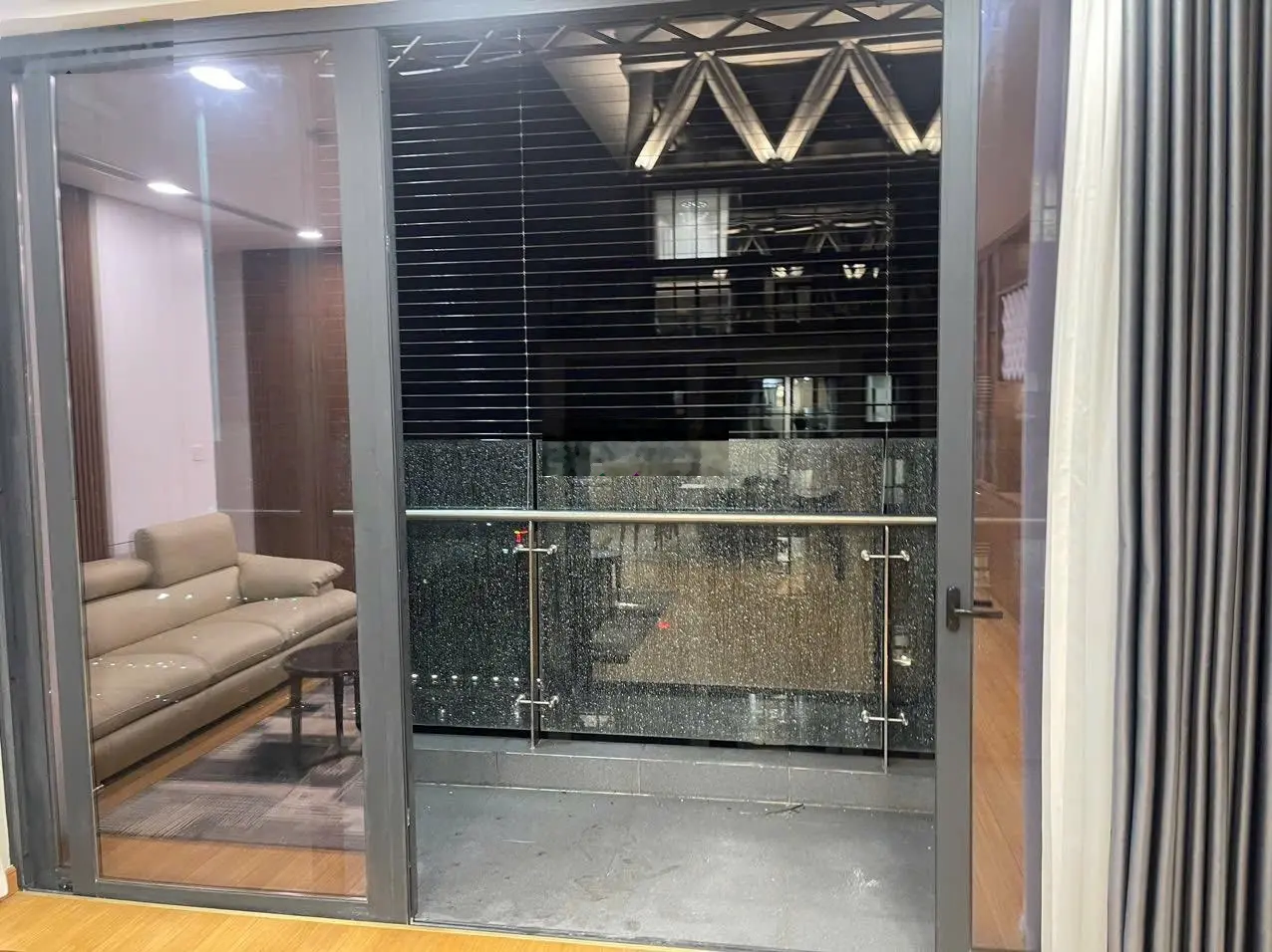 Bán gấp căn hộ chung cư the zei mỹ đình, giá chỉ 9.6 tỷ, 104m2, 3pn, full đồ, full phí.