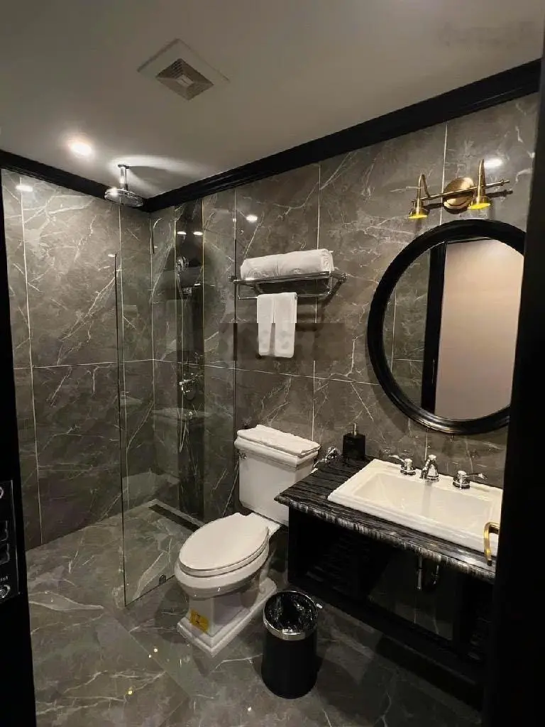 Khách sạn MP Hoè Nhai trung tâm phố cổ, 90m2x8T, MT 6.5m, 1 hầm 7 nổi, doanh thu 400 triệu/tháng