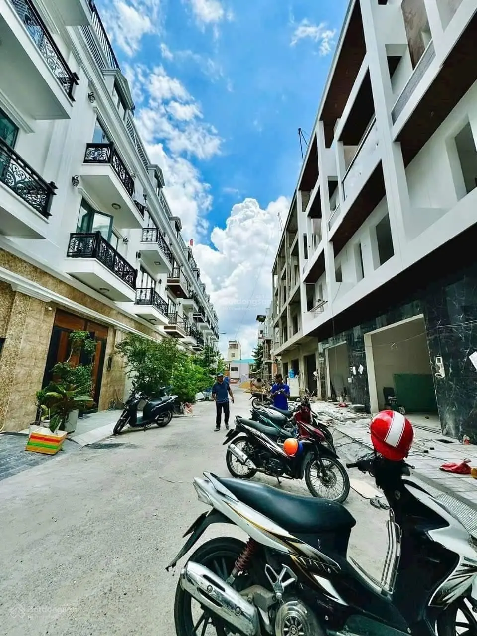 Nhà mới 4 tầng, hẻm 10m. Gần cầu An Lộc, Hà Huy Giáp. Cách Gò Vấp 200m