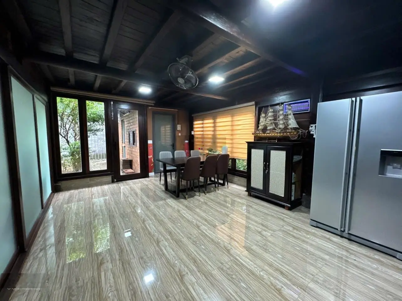 Bán Biệt thự nhà vườn gỗ Nu và xá xí tại trung tâm diên Khánh