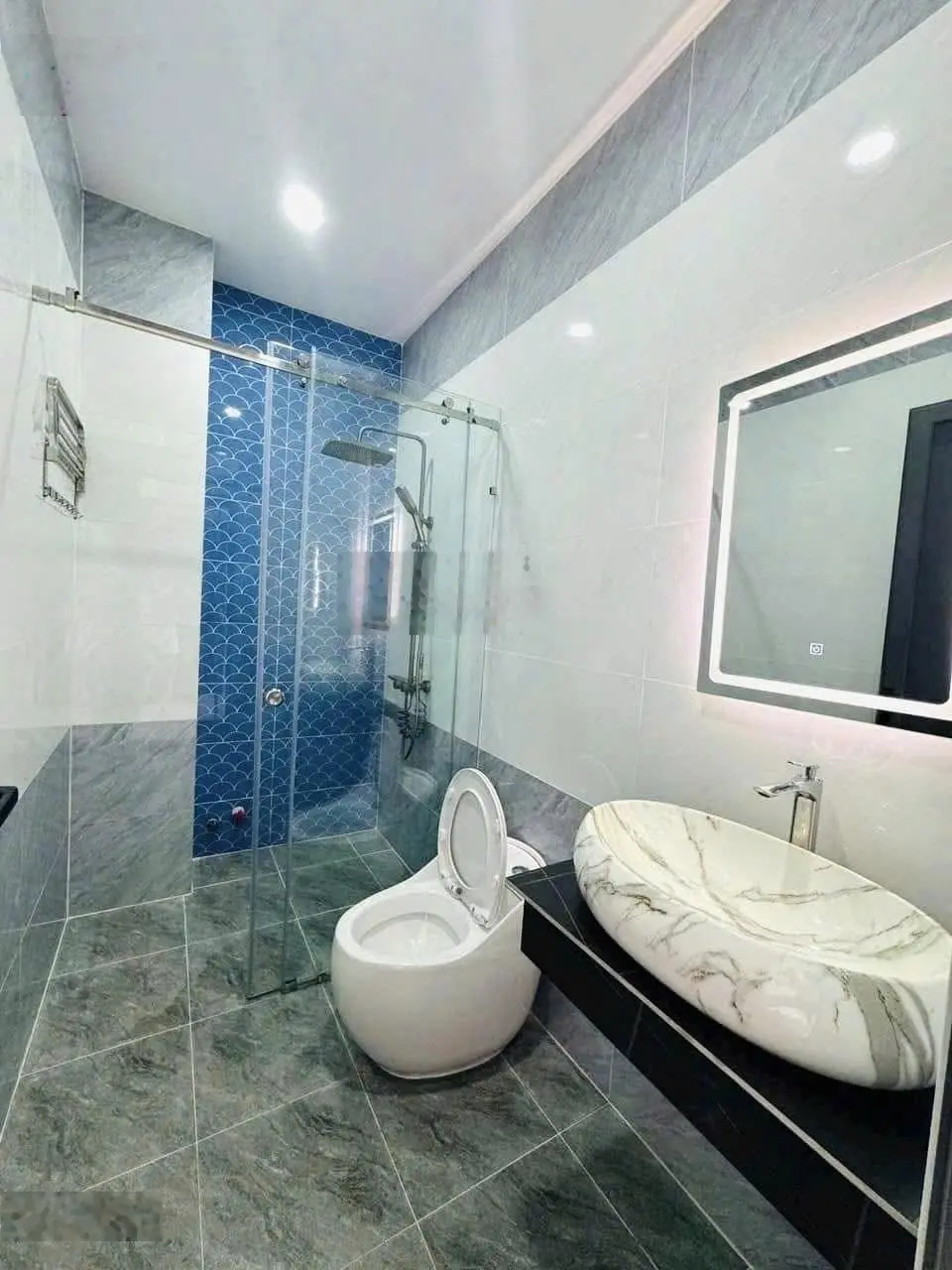 Đậu visa cần bán nhà Đường Phan Huy Ôn P. 19 Bình Thạnh DT 5x12m KC 1 trệt 3 lầu 4PN 5WC
