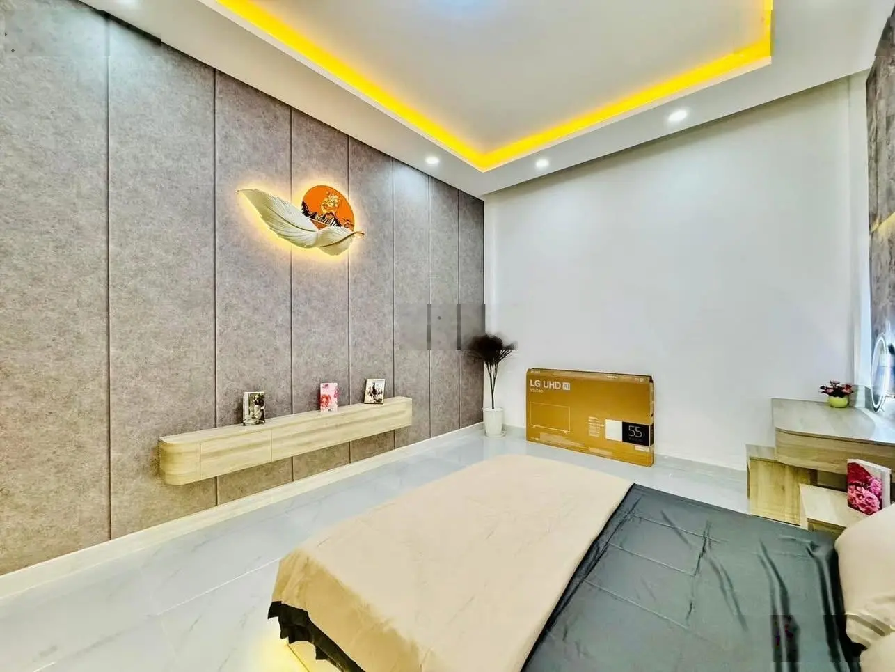 Cô chú chủ nhà cần bán nhà Võ Thị Sáu, Q3, sẵn HĐ thuê KD tốt 18tr/th, 72m2, sổ hồng riêng