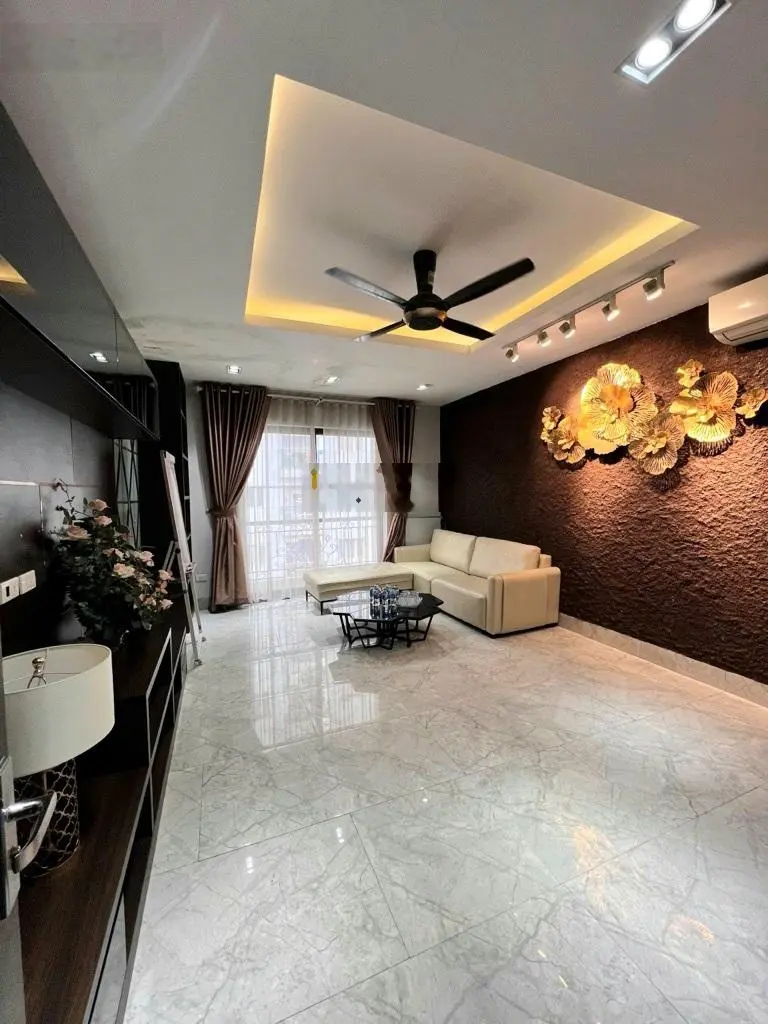 Nhà phố hoàng cầu, 64m, 7 tầng, thang máy, ô tô đỗ cửa. kinh doanh đỉnh.
