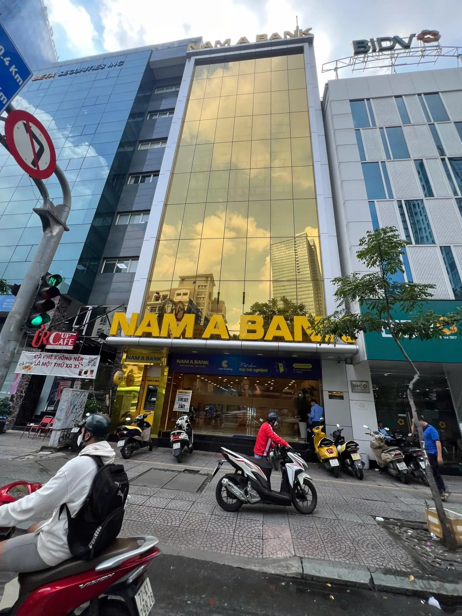 Bán tòa building mặt tiền Điện Biên Phủ, Q. 1 - 10.5x20m, hầm + 8 tầng, HĐT 400tr/th - Giá 60 tỷ