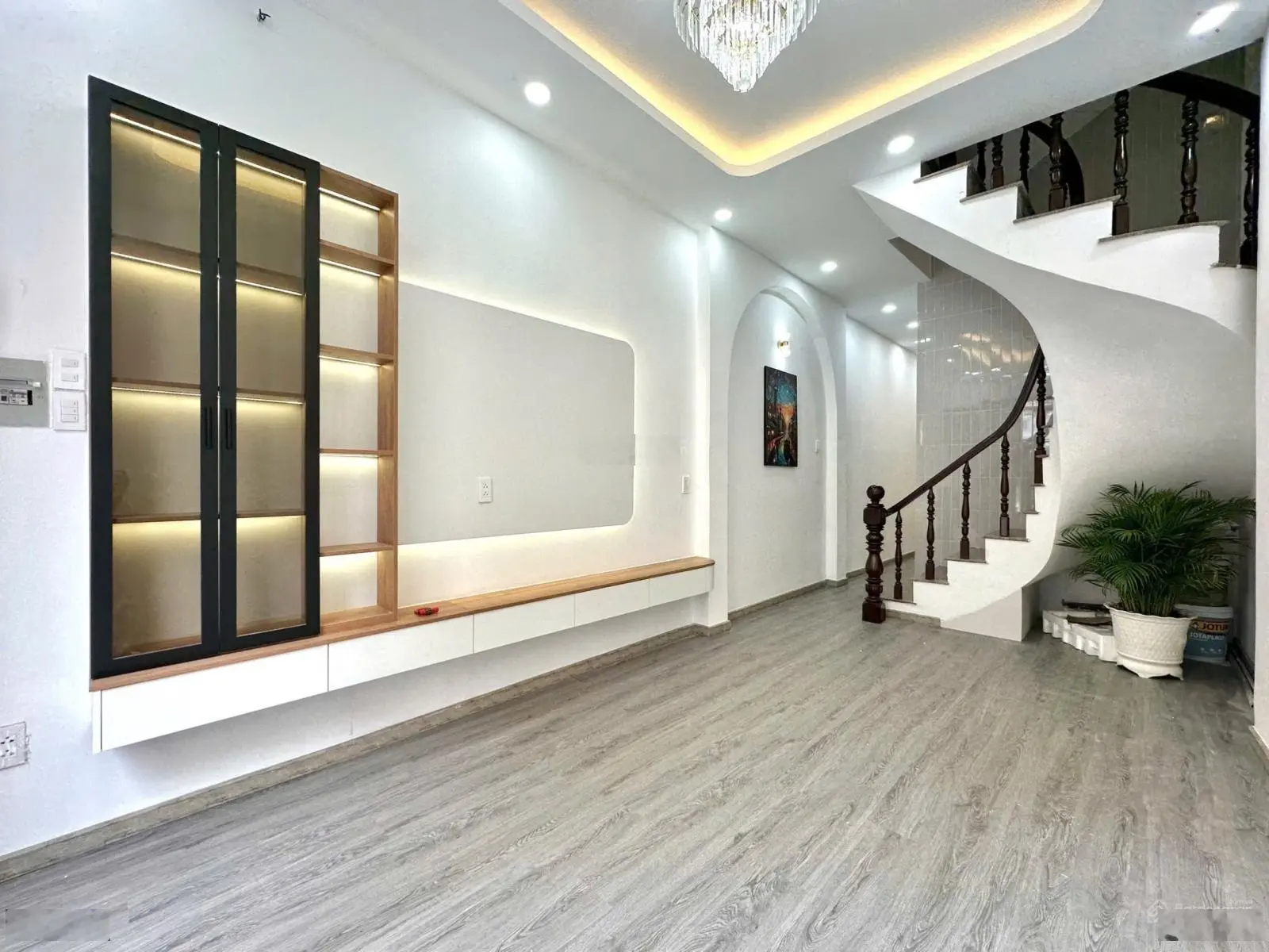 Bán nhà HXH 8m Huỳnh Văn Bánh Phú Nhuận, 4 tầng ST, 3.5x10m, 4PN, full nội thất, giá chỉ 9,5 tỷ TL