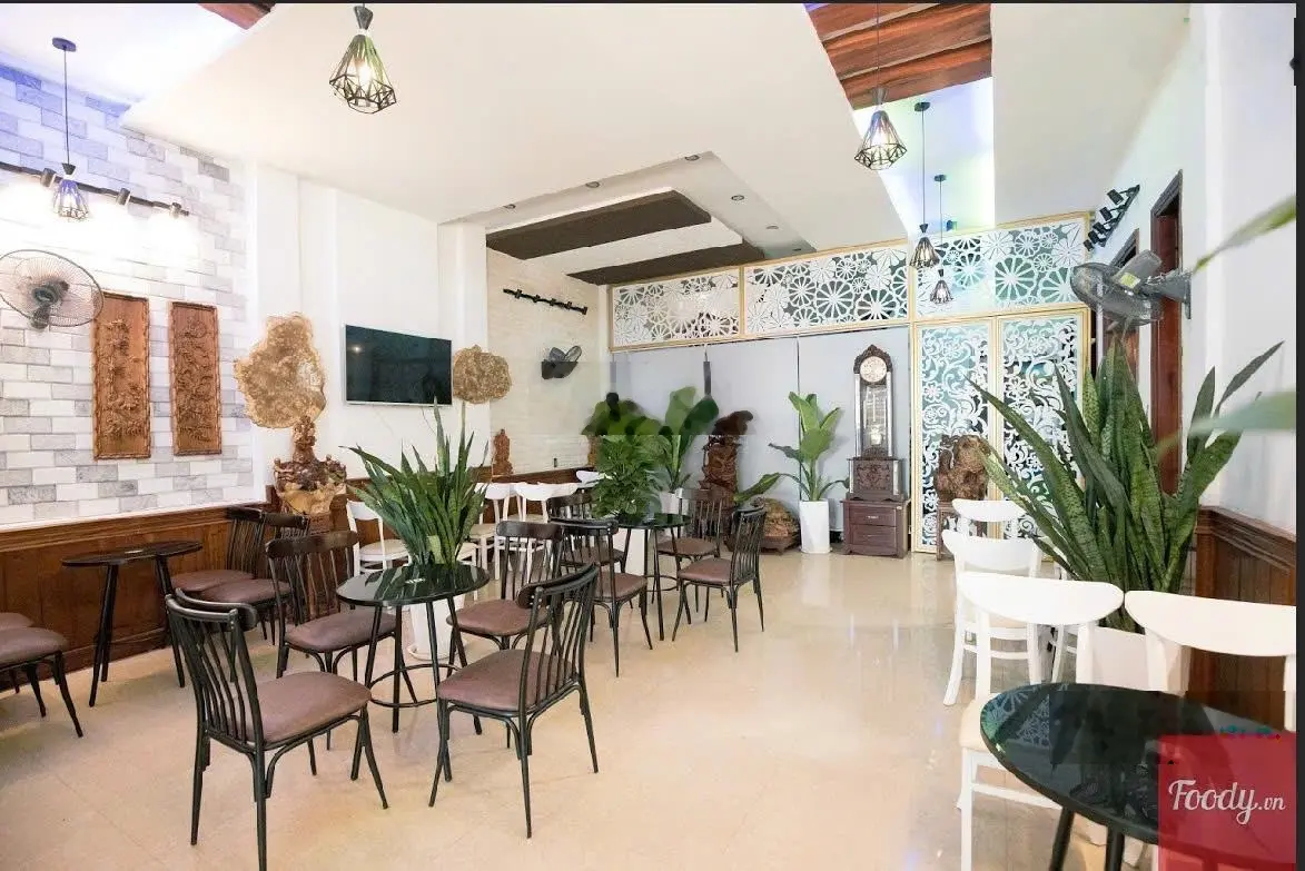 Chính chủ cần bán gấp nhà mặt tiền 2 tầng Cù Chính Lan, Diện tích khủng gần 200m2