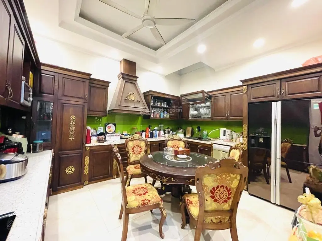 Siêu hiếm - phân lô quân đội , ô tô sát cửa , thông tứ tung , phố hiếm , tiện ích bạt ngàn