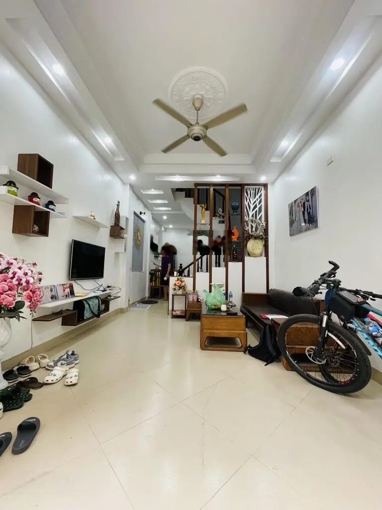 Siêu phẩm 4T mới tinh Tứ Liên, 7 chỗ đỗ cửa, 10m mặt phố, khu Vip Tây Hồ toàn Tây ở. 9,1 tỷ