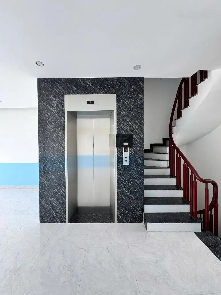 Siêu phẩm mặt tiền rộng 6,2m,6 tầng thông sàn+diện tích 50m thang máy,vị trí đẹp nhất phố hồng tiến