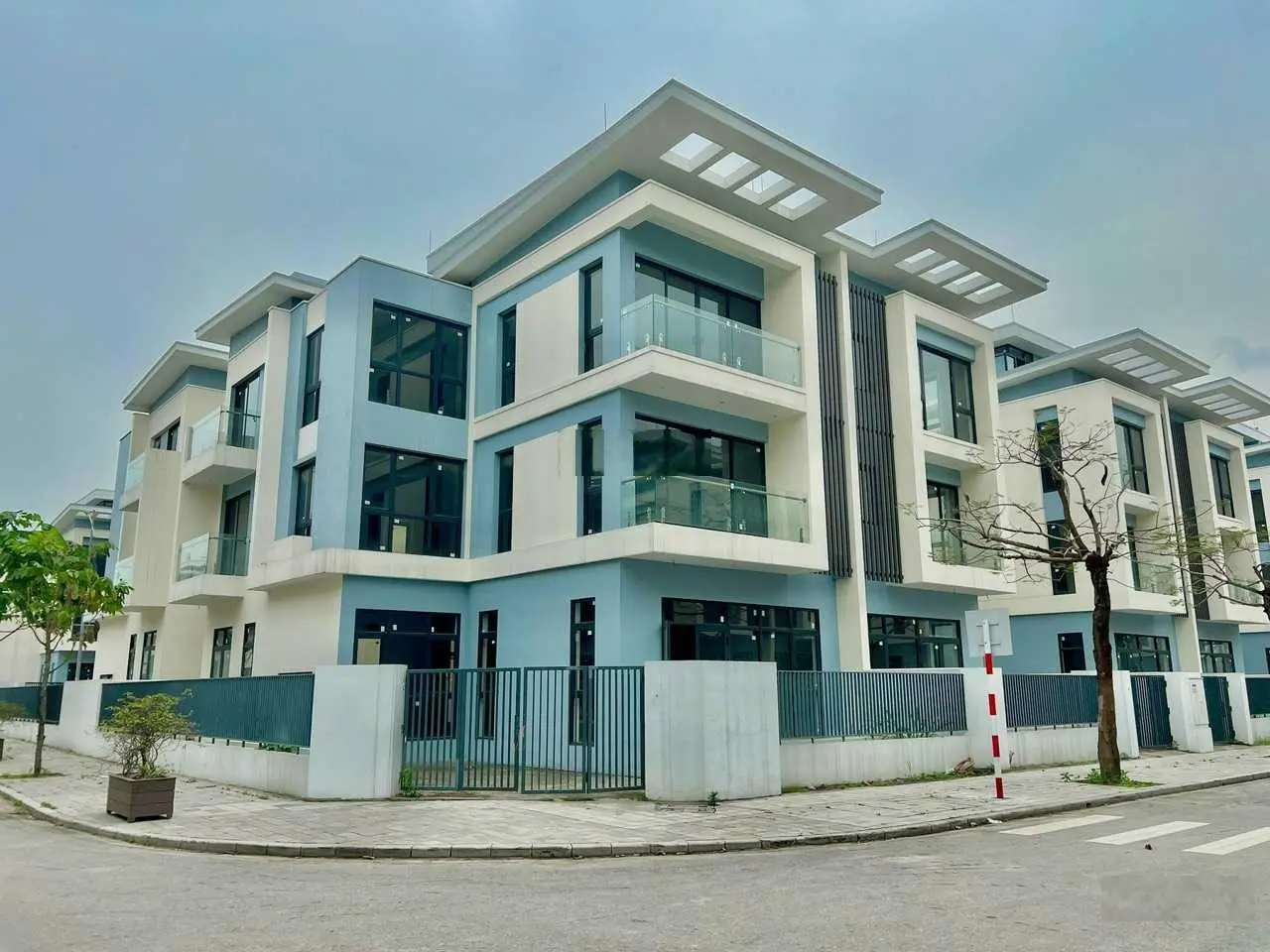 Chính chủ cần bán cắt lỗ 6,5 tỷ căn biệt thự góc nằm trên mặt đường 32m Lê Quang Đạo