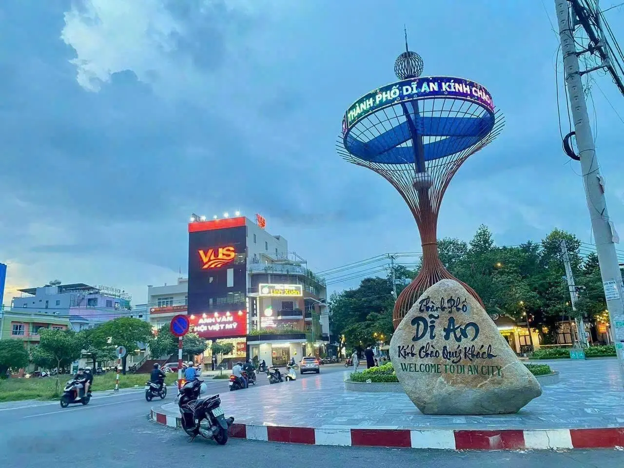 Cần bán căn góc 2 MT đường xe hơi, cách Nguyễn Tri Phương 100m. Giá 4,2 tỷ LH 0932 136 *** xem nhà